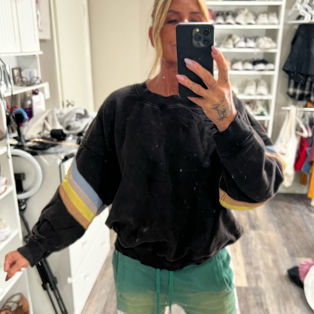 Freepeople pullover sweatshirt in Size Medium black wash